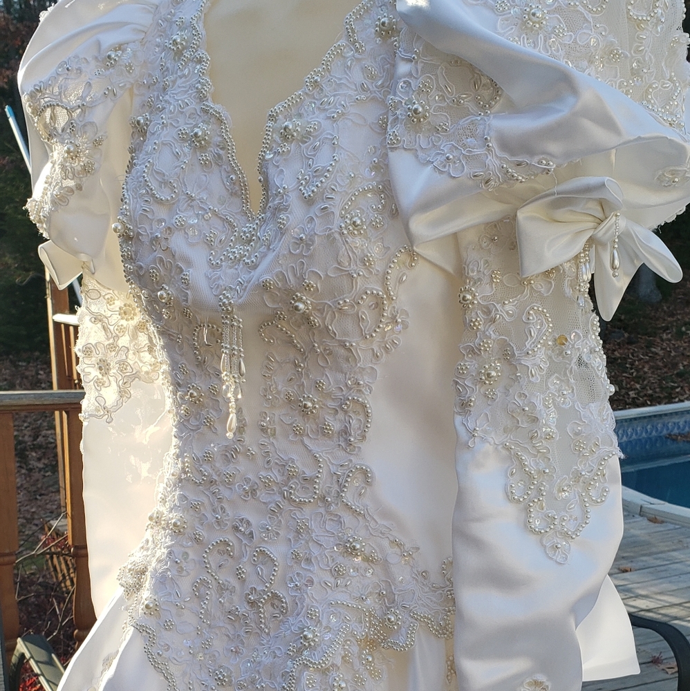 HOST PICK. Altered Size 10 Vintage Mori Lee Wedding Dress. Ready to wear. - Picture 3 of 14